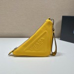 𝐏𝐑𝐀𝐃𝐀 Triangle Handbag 1NE039