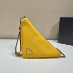 𝐏𝐑𝐀𝐃𝐀 Triangle Handbag 1NE039