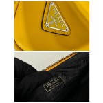 𝐏𝐑𝐀𝐃𝐀 Triangle Handbag 1NE039