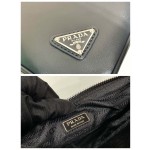 𝐏𝐑𝐀𝐃𝐀 Triangle Handbag 1NE039