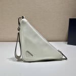 𝐏𝐑𝐀𝐃𝐀 Triangle Handbag 1NE039
