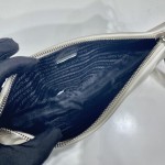 𝐏𝐑𝐀𝐃𝐀 Triangle Handbag 1NE039