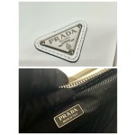 𝐏𝐑𝐀𝐃𝐀 Triangle Handbag 1NE039