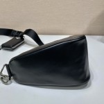𝐏𝐑𝐀𝐃𝐀 Triangle Crossbody Bag 1BH190