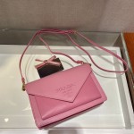 𝐏𝐑𝐀𝐃𝐀 Crossbody bag 1BP020