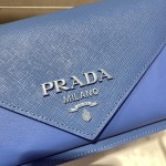 𝐏𝐑𝐀𝐃𝐀 Crossbody bag 1BP020