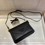 𝐏𝐑𝐀𝐃𝐀 Crossbody bag 1BP020