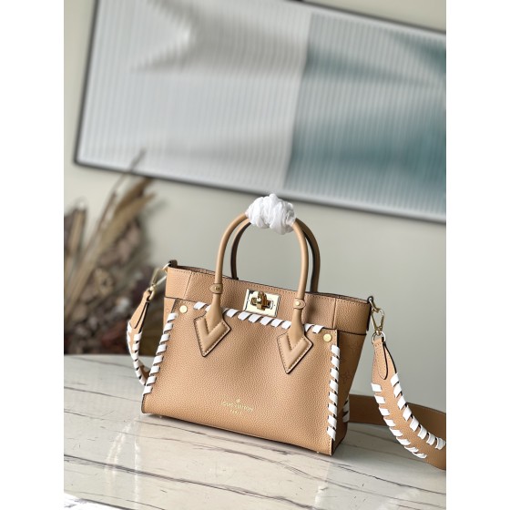 𝐋𝐎𝐔𝐈𝐒 𝐕𝐔𝐈𝐓𝐓𝐎𝐍     M21585