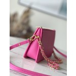 𝐋𝐎𝐔𝐈𝐒 𝐕𝐔𝐈𝐓𝐓𝐎𝐍    M82232