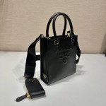 𝐏𝐑𝐀𝐃𝐀 Small size tote bag 1BA333