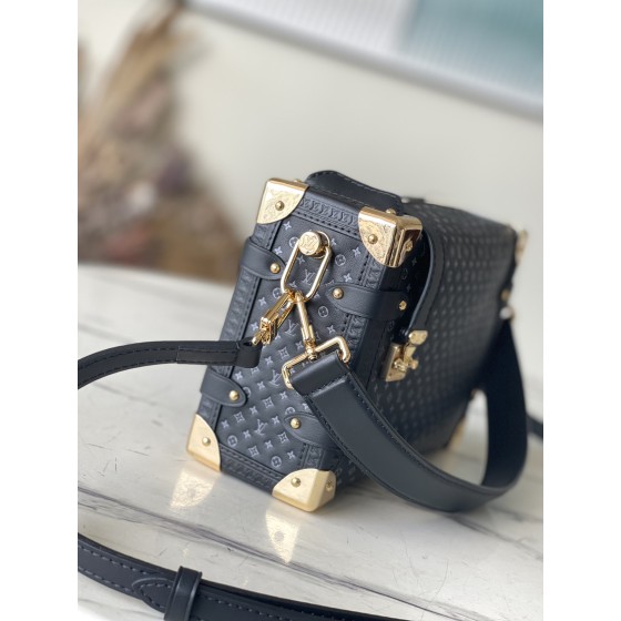 𝐋𝐎𝐔𝐈𝐒 𝐕𝐔𝐈𝐓𝐓𝐎𝐍   M46358