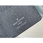 𝐋𝐎𝐔𝐈𝐒 𝐕𝐔𝐈𝐓𝐓𝐎𝐍    M81789