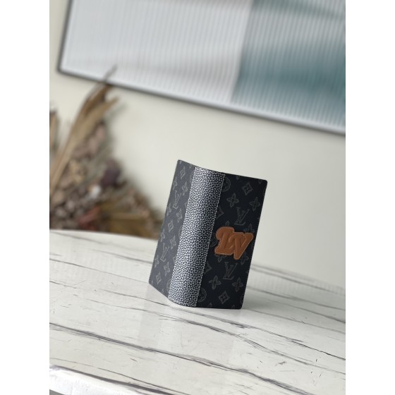 𝐋𝐎𝐔𝐈𝐒 𝐕𝐔𝐈𝐓𝐓𝐎𝐍     M81807