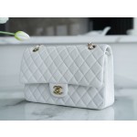 𝐂𝐇𝐀𝐍𝐄𝐋 Classic Flap Italy 🇮🇹 The 𝗚𝗥" Original Lambskin 🐑 Classic Flap Bag Medium White 👰