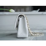 𝐂𝐇𝐀𝐍𝐄𝐋 Classic Flap Italy 🇮🇹 The 𝗚𝗥" Original Lambskin 🐑 Classic Flap Bag Medium White 👰