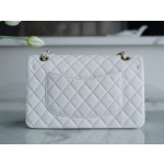 𝐂𝐇𝐀𝐍𝐄𝐋 Classic Flap Italy 🇮🇹 The 𝗚𝗥" Original Lambskin 🐑 Classic Flap Bag Medium White 👰