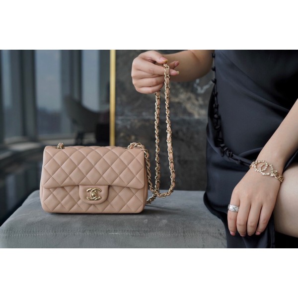 𝐂𝐇𝐀𝐍𝐄𝐋 Classic Flap Italy 🇮🇹 "𝗚𝗥" Original Lambskin 🐑 Classic Mouth Flap Bag Large 𝒎𝒊𝒏𝒊🔆 New Color Milk Tea Apricot 🧸ྀི ɞ