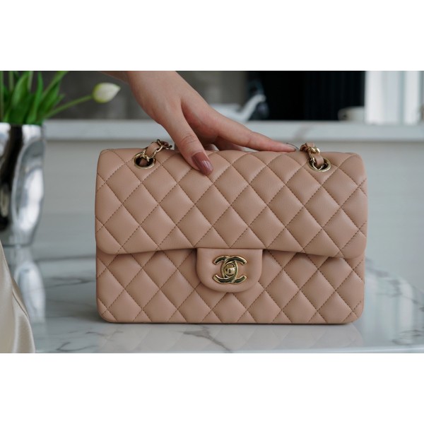 𝐂𝐇𝐀𝐍𝐄𝐋 Classic Flap Italy 🇮🇹 The 𝗚𝗥" Original Lambskin 🐑 Classic Mouth Flap Bag Small Milk Tea Apricot 🔆