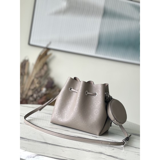 𝐋𝐎𝐔𝐈𝐒 𝐕𝐔𝐈𝐓𝐓𝐎𝐍    M21886