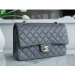 𝐂𝐇𝐀𝐍𝐄𝐋 Classic Flap Italy 🇮🇹 The 𝗚𝗥" Original Lambskin 🐑 Classic Flap Bag Medium 🧸 Dark Grey