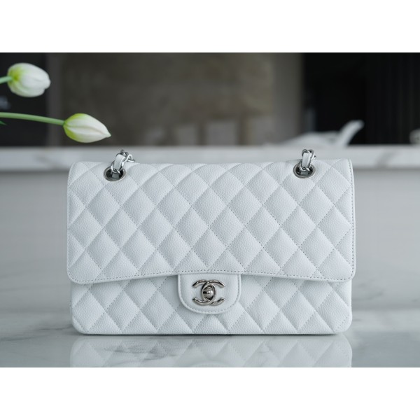𝐂𝐇𝐀𝐍𝐄𝐋 Classic Flap France 🇫🇷 𝐇𝐇 𝐚𝐚𝐬 Original Caviar🐂 Custom Calfskin Classic Flap Bag Medium Silver Buckle White