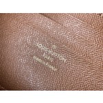 𝐋𝐎𝐔𝐈𝐒 𝐕𝐔𝐈𝐓𝐓𝐎𝐍     M81911