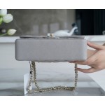 𝐂𝐇𝐀𝐍𝐄𝐋 Classic Flap France 🇫🇷 𝐇𝐚𝐚𝐬Original Caviar 🐂Water Fetal Calf Small 🐘Light Gray