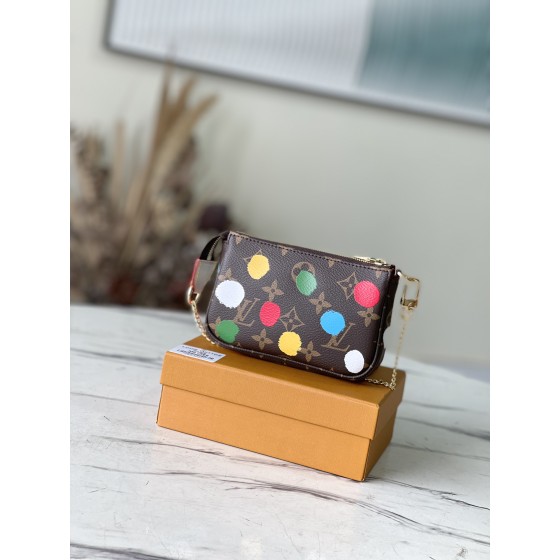 𝐋𝐎𝐔𝐈𝐒 𝐕𝐔𝐈𝐓𝐓𝐎𝐍   M81866