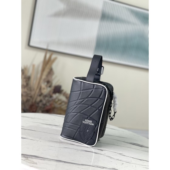 𝐋𝐎𝐔𝐈𝐒 𝐕𝐔𝐈𝐓𝐓𝐎𝐍    M81849