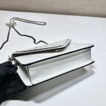 𝐏𝐑𝐀𝐃𝐀 Large triangular flap 1BH189