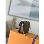 𝐋𝐎𝐔𝐈𝐒 𝐕𝐔𝐈𝐓𝐓𝐎𝐍      M81267