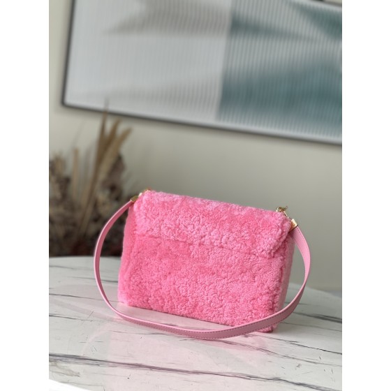 𝐋𝐎𝐔𝐈𝐒 𝐕𝐔𝐈𝐓𝐓𝐎𝐍    M21040