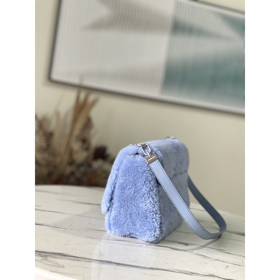 𝐋𝐎𝐔𝐈𝐒 𝐕𝐔𝐈𝐓𝐓𝐎𝐍    M21040