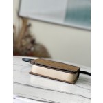 𝐋𝐎𝐔𝐈𝐒 𝐕𝐔𝐈𝐓𝐓𝐎𝐍   M81830