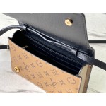 𝐋𝐎𝐔𝐈𝐒 𝐕𝐔𝐈𝐓𝐓𝐎𝐍   M81830