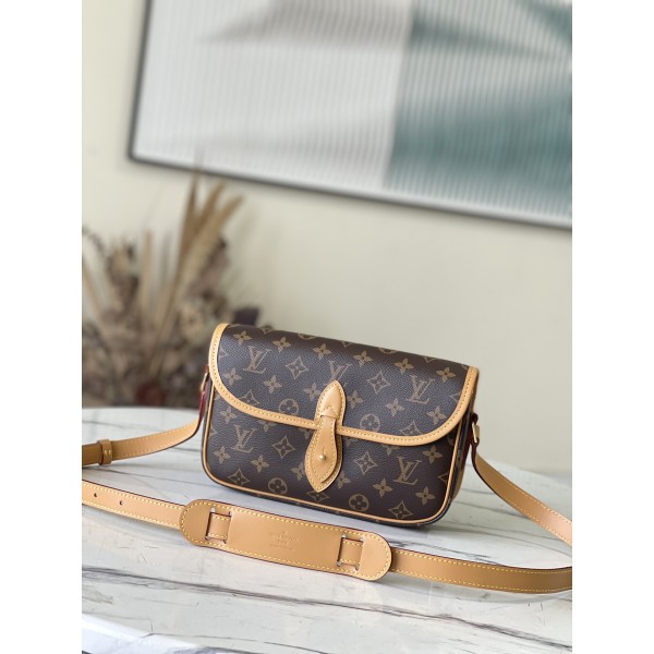 𝐋𝐎𝐔𝐈𝐒 𝐕𝐔𝐈𝐓𝐓𝐎𝐍    M42248