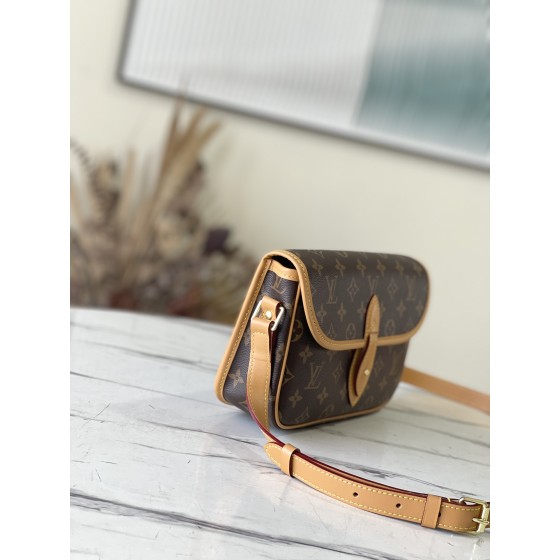 𝐋𝐎𝐔𝐈𝐒 𝐕𝐔𝐈𝐓𝐓𝐎𝐍    M42248