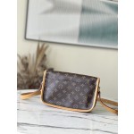 𝐋𝐎𝐔𝐈𝐒 𝐕𝐔𝐈𝐓𝐓𝐎𝐍    M42248