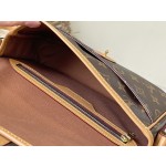 𝐋𝐎𝐔𝐈𝐒 𝐕𝐔𝐈𝐓𝐓𝐎𝐍    M42248