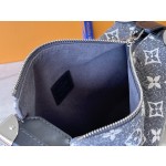 𝐋𝐎𝐔𝐈𝐒 𝐕𝐔𝐈𝐓𝐓𝐎𝐍    M21460