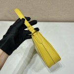 𝐏𝐑𝐀𝐃𝐀 1BC204B Hand Carry Underarm Bag