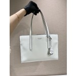 𝐏𝐑𝐀𝐃𝐀 New shopping bag 1BA350