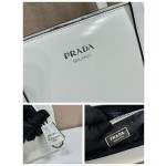 𝐏𝐑𝐀𝐃𝐀 New shopping bag 1BA350