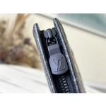 𝐋𝐎𝐔𝐈𝐒 𝐕𝐔𝐈𝐓𝐓𝐎𝐍  M81803