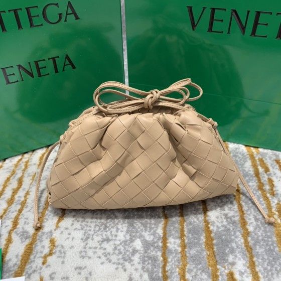 Bottega Veneta  THE MINI POUCH  #585852