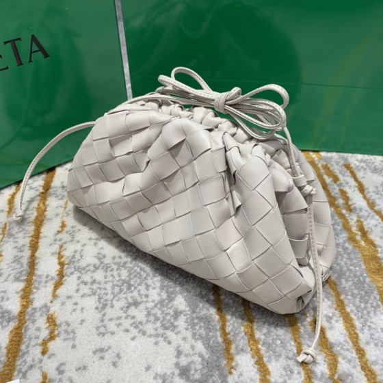 Bottega Veneta  THE MINI POUCH  #585852