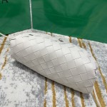 Bottega Veneta  THE MINI POUCH  #585852