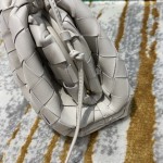 Bottega Veneta  THE MINI POUCH  #585852