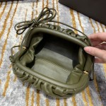Bottega Veneta  THE MINI POUCH  #585852