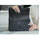 𝐂𝐇𝐀𝐍𝐄𝐋 Classic Flap France 🇫🇷 𝐇𝐇 𝐚𝐚𝐬 Original Caviar 🐂 Washed Tire Ox Medium 🐘Illusion black gun buckle